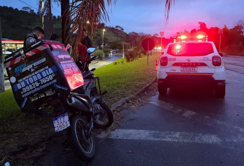 Acidente no início da noite desta quinta-feira (30) na MG 424, próximo ao Posto 1000.