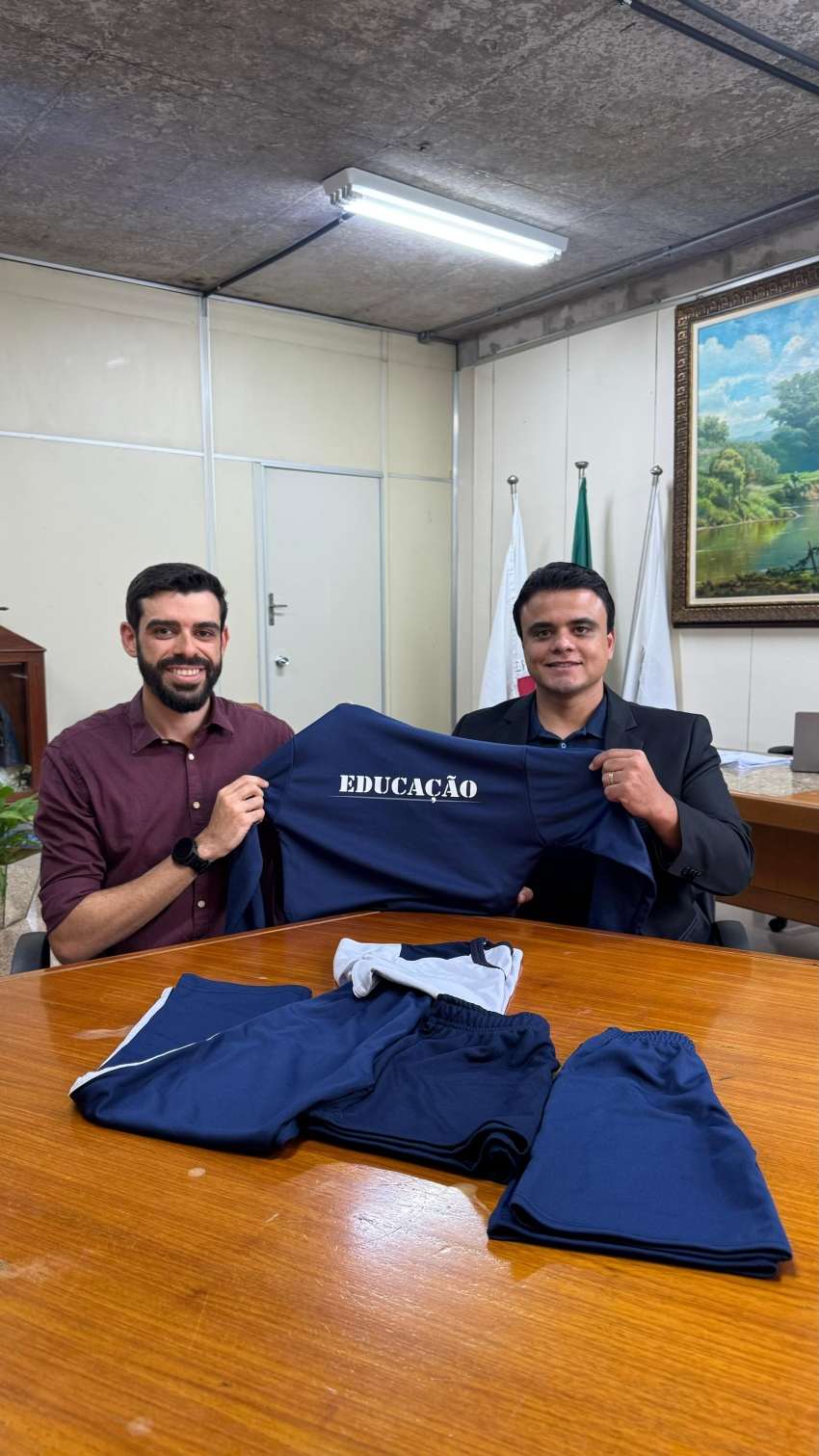 Prefeito Emiliano assegura a entrega dos materiais e dos uniformes já para o ano letivo de 2025.