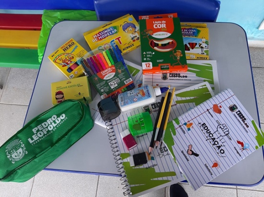 Prefeitura de Pedro Leopoldo entrega kit de material escolar para todos os alunos da rede Municipal de ensino