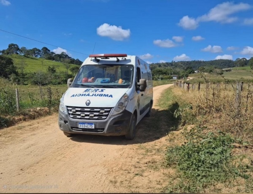 Ciclista sofre queda em corrida em Pedro Leopoldo