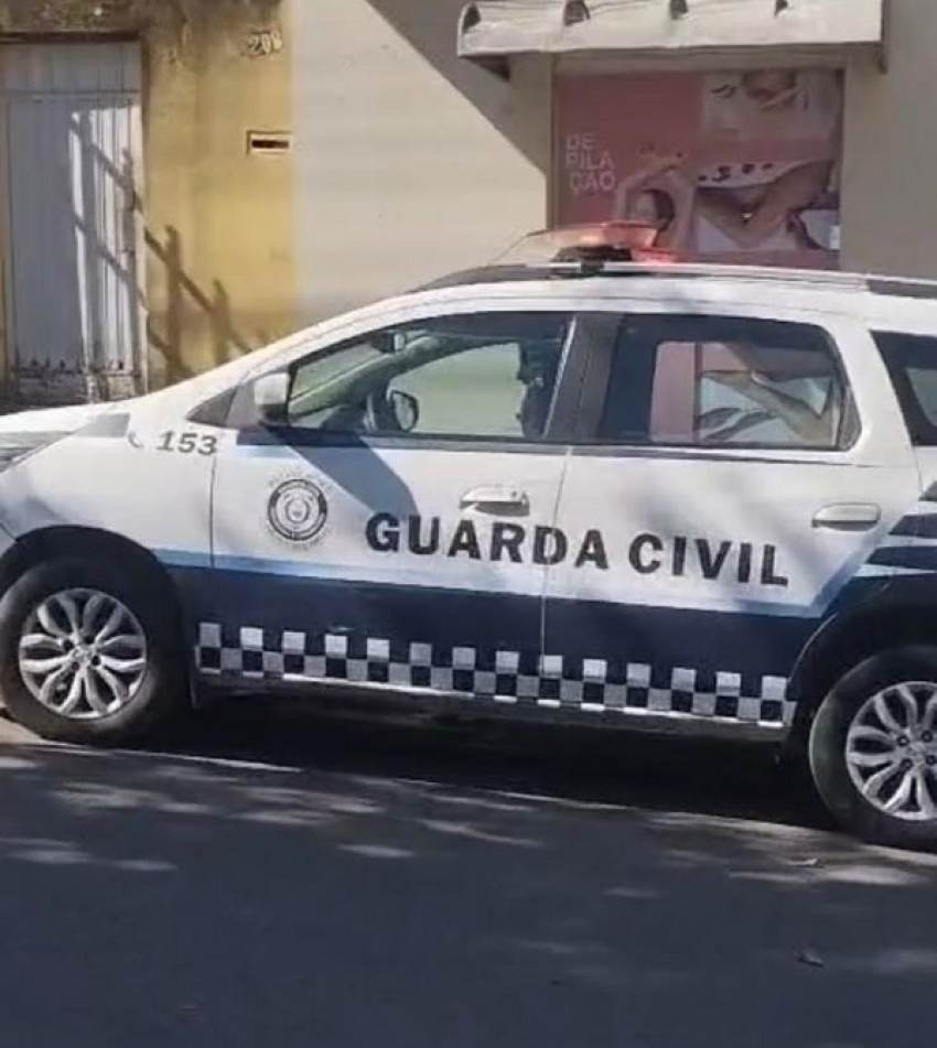 Na manhã desta terça-feira (03), um morador do Bairro Theôtonio Batista de Freitas foi encontrado sem vida dentro de sua residência