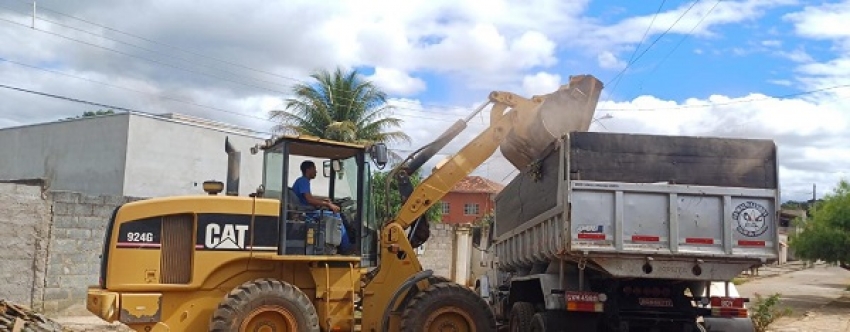 Prefeitura de PL inicia mutirão de limpeza geral no Distrito de Vera Cruz,  Fidalgo e Felipe Cláudio