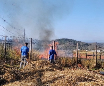 Incêndio quase atinge fabrica de móveis em Pedro Leopoldo