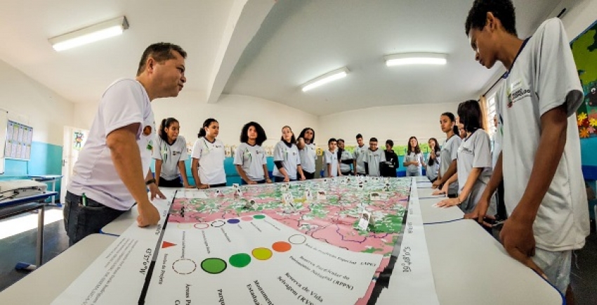 Projeto Caravana  Ases do Carste foi ate a Escola Municipal Isabel Gomes